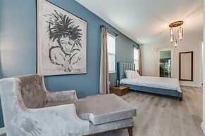 Phenomenal 8B 1810s Villa with Pool, Spa & Movie Theater