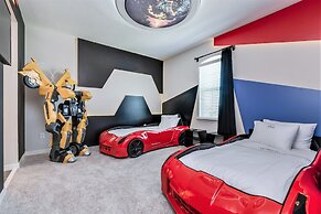 Phenomenal 8B 1810s Villa with Pool, Spa & Movie Theater