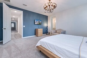 Phenomenal 8B 1810s Villa with Pool, Spa & Movie Theater