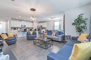 Phenomenal 8B 1810s Villa with Pool, Spa & Movie Theater