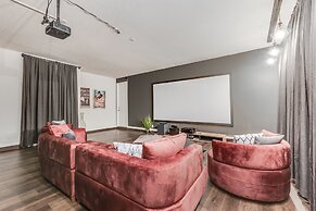 Phenomenal 8B 1810s Villa with Pool, Spa & Movie Theater