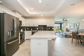 3 Bedroom Condo @ Storey Lake