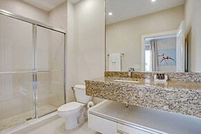 Amazing 3 Bedroom Magic Village Townhome 7607re