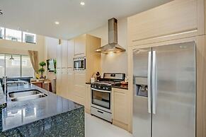 Amazing 3 Bedroom Magic Village Townhome 7607re