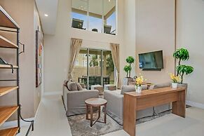 Amazing 3 Bedroom Magic Village Townhome 7607re