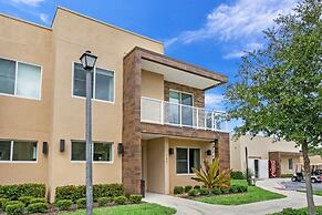 Amazing 3 Bedroom Magic Village Townhome 7607re