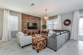 8 Bed 5 Ba Villa with Games, Pool & Spa