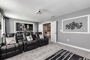 8 Bed 5 Ba Villa with Games, Pool & Spa