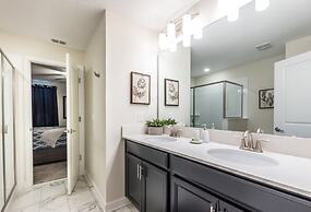 8 Bed 5 Ba Villa with Games, Pool & Spa