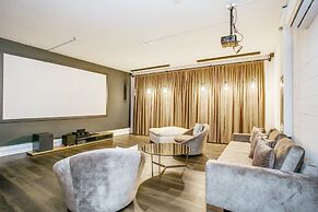 Fabulous 8 Bed Villa Pool & Spa, Movie Theater 1805c