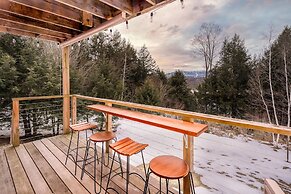 Classic Stowe Ski 3 Bedroom Chalet by RedAwning