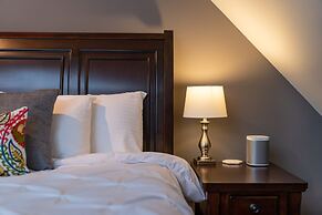 Classic Stowe Ski 3 Bedroom Chalet by RedAwning