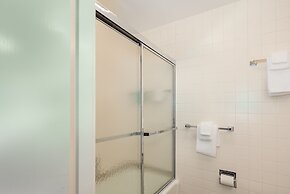 Classic Stowe Ski 3 Bedroom Chalet by RedAwning