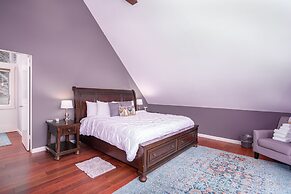 Classic Stowe Ski 3 Bedroom Chalet by RedAwning