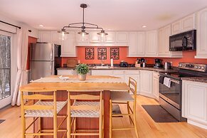 Classic Stowe Ski 3 Bedroom Chalet by RedAwning