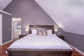 Classic Stowe Ski 3 Bedroom Chalet by RedAwning