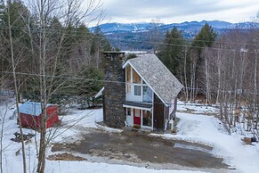 Classic Stowe Ski 3 Bedroom Chalet by RedAwning