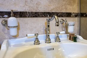 The Throne Boutique Hotel