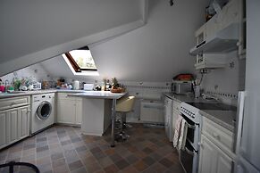 Immaculate 4-bed Apartment in Bournemouth & spa