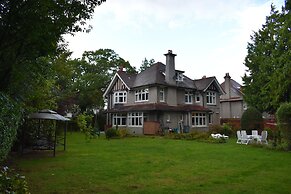 Immaculate 4-bed Apartment in Bournemouth & spa