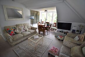 Immaculate 4-bed Apartment in Bournemouth & spa