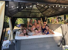 Immaculate 4-bed Apartment in Bournemouth & spa