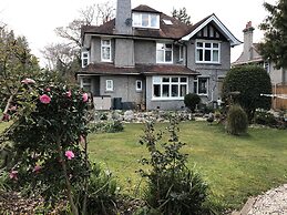 Immaculate 4-bed Apartment in Bournemouth & spa