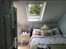 Immaculate 4-bed Apartment in Bournemouth & spa