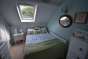 Immaculate 4-bed Apartment in Bournemouth & spa