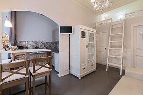 Merchant House by Sokroma