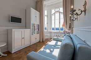 Merchant House by Sokroma