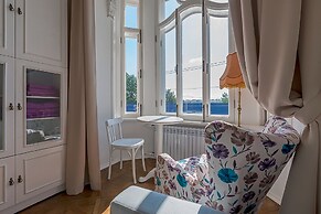 Merchant House by Sokroma