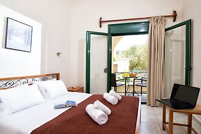 Central Cozy Apt 150m From Beach