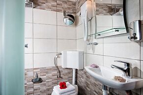 Charming Studio Near the Beach