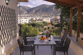 Central Spacious Studio up to 3