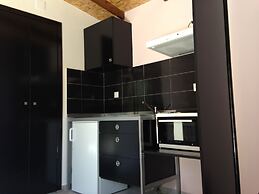 New and Colorful Studio Near Airport and Beach in Heraklion