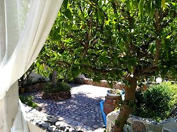 Spaceful Apartment With Veranda 'n Garden