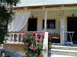 Relaxing Studio With Veranda 'n Garden