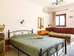 Relaxing Studio With Veranda 'n Garden