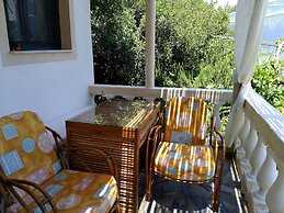 Relaxing Studio With Veranda 'n Garden