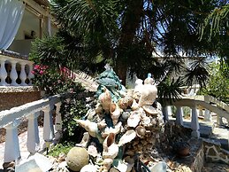 Relaxing Studio With Veranda 'n Garden