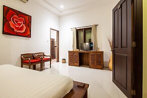 9-BR Private Pool Villa Walk to Seminyak Beach