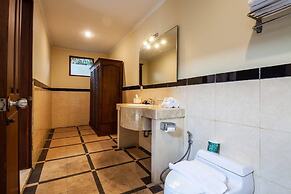 9-BR Private Pool Villa Walk to Seminyak Beach