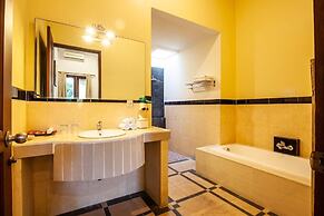 9-BR Private Pool Villa Walk to Seminyak Beach