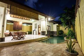 9-BR Private Pool Villa Walk to Seminyak Beach