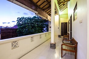 8-BR Private Pool Villa Walk to Seminyak Beach