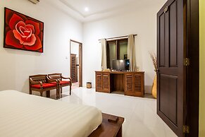 8-BR Private Pool Villa Walk to Seminyak Beach