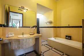 8-BR Private Pool Villa Walk to Seminyak Beach