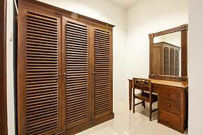 8-BR Private Pool Villa Walk to Seminyak Beach