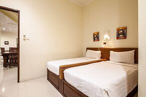 8-BR Private Pool Villa Walk to Seminyak Beach